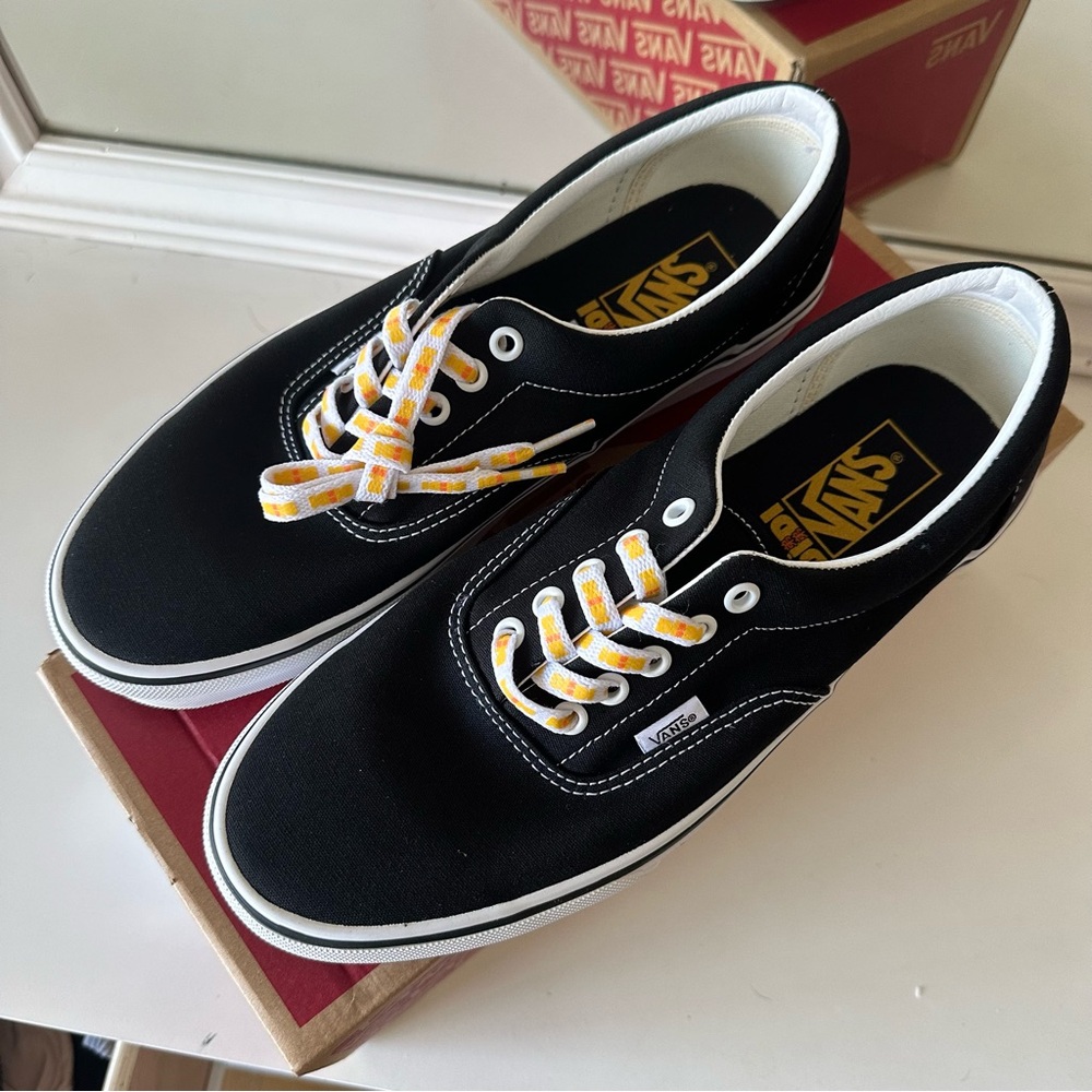 Special edition Vans: Didi (9.5W/11M) NWT